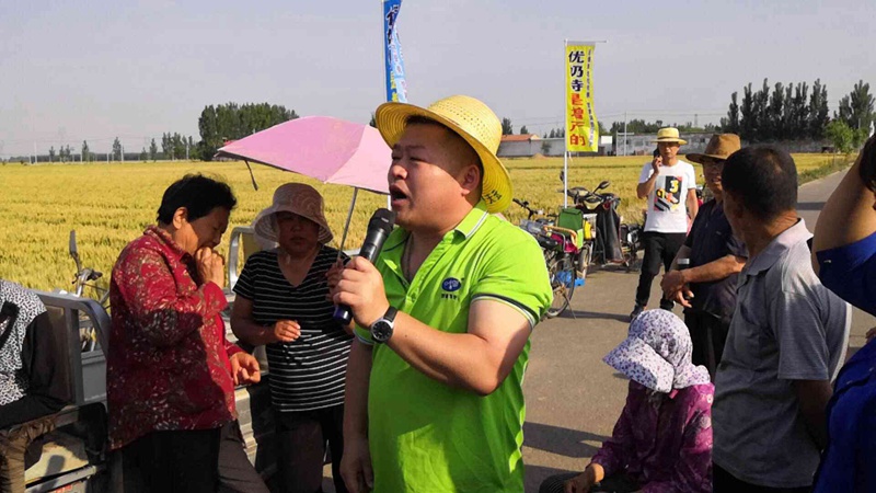 優(yōu)奶特現(xiàn)場(chǎng)測(cè)產(chǎn)觀摩會(huì)(圖2) 優(yōu)奶特現(xiàn)場(chǎng)測(cè)產(chǎn)觀摩會(huì)(圖2)